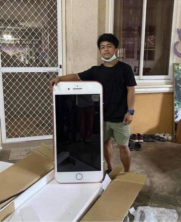 Chlapík si objednal iPhone z eBay